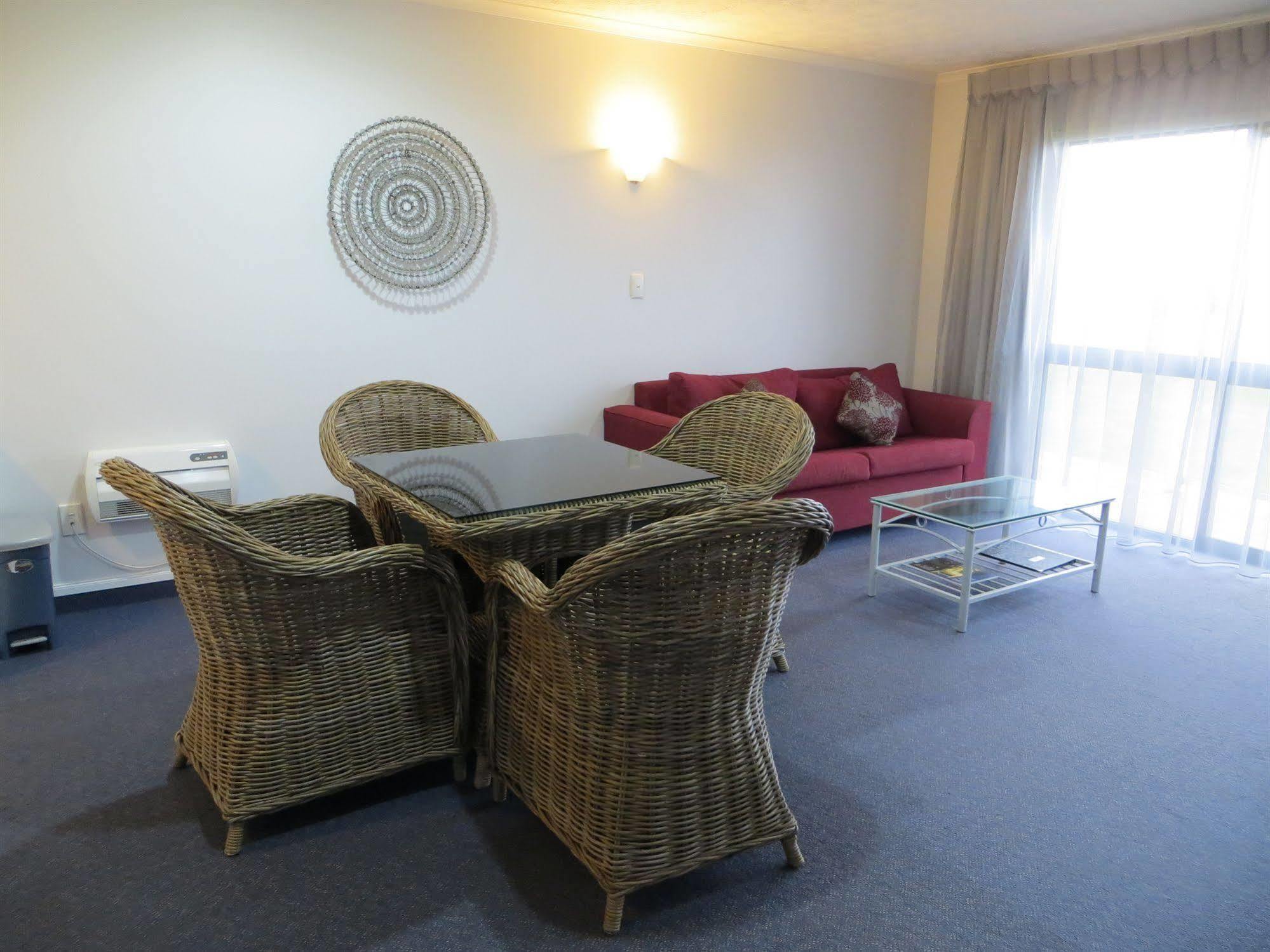 Harbour View Motel On Ahuriri Beach In Napier Nz With Sea View Suites Kültér fotó