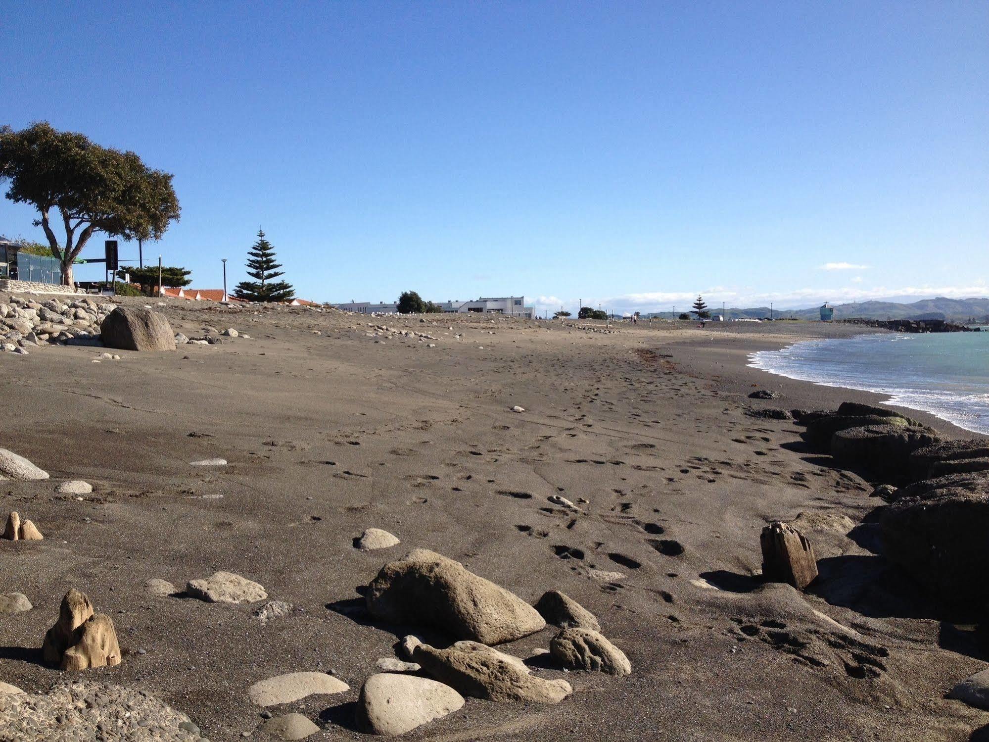 Harbour View Motel On Ahuriri Beach In Napier Nz With Sea View Suites Kültér fotó