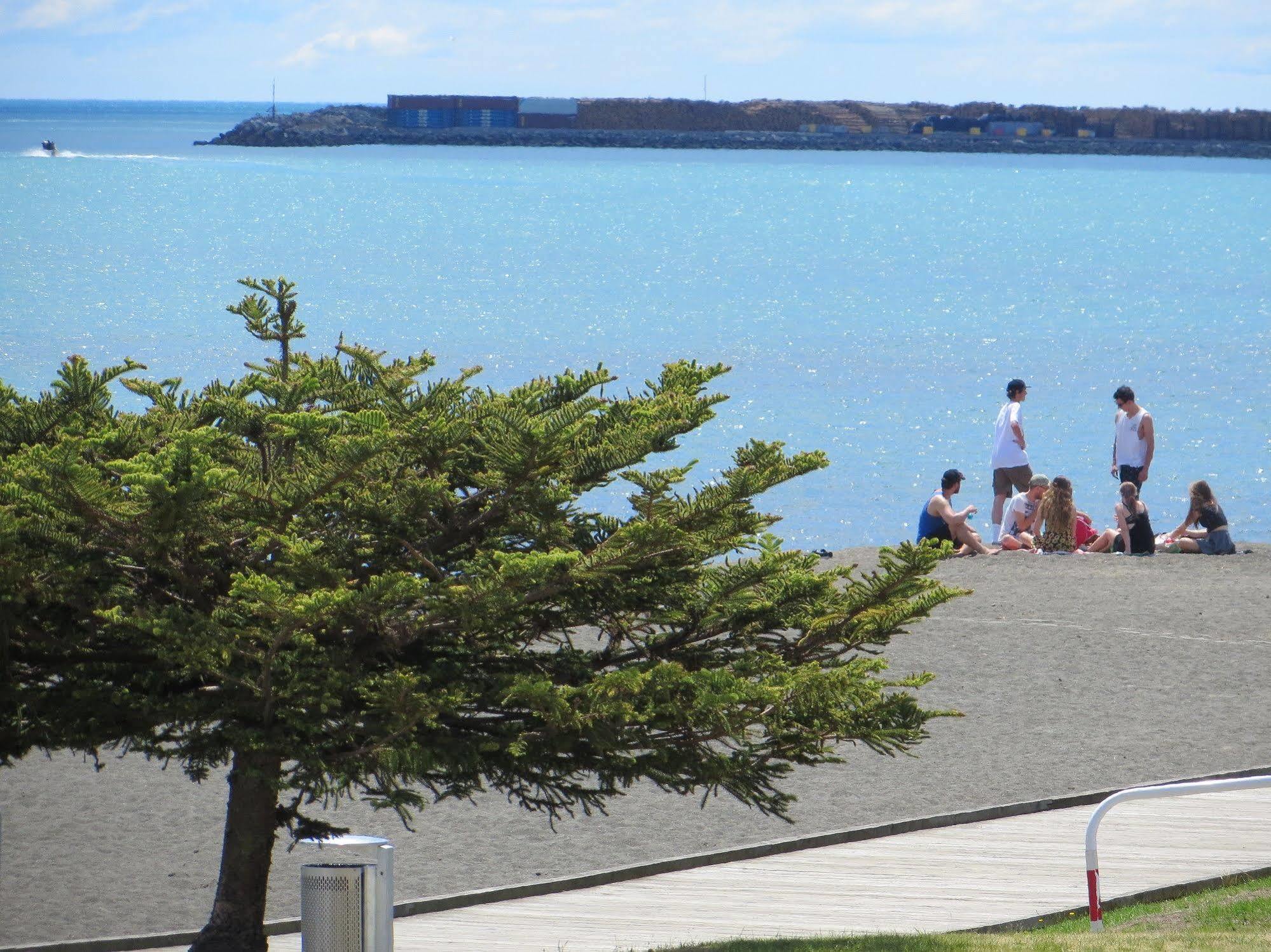 Harbour View Motel On Ahuriri Beach In Napier Nz With Sea View Suites Kültér fotó